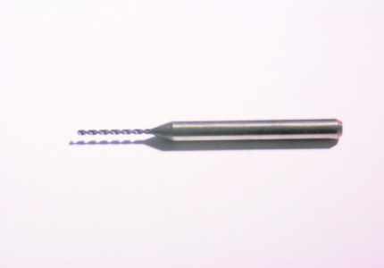 Micro foret pour l'aéronautique avec revêtement diamant pour l'usinage des composites.